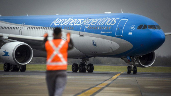 Un niño de dos años se descompensó en un vuelo de Aerolíneas Argentinas y murió