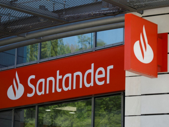 Regulador argentino suspende la operatoria de agente de bolsa de Banco Santander